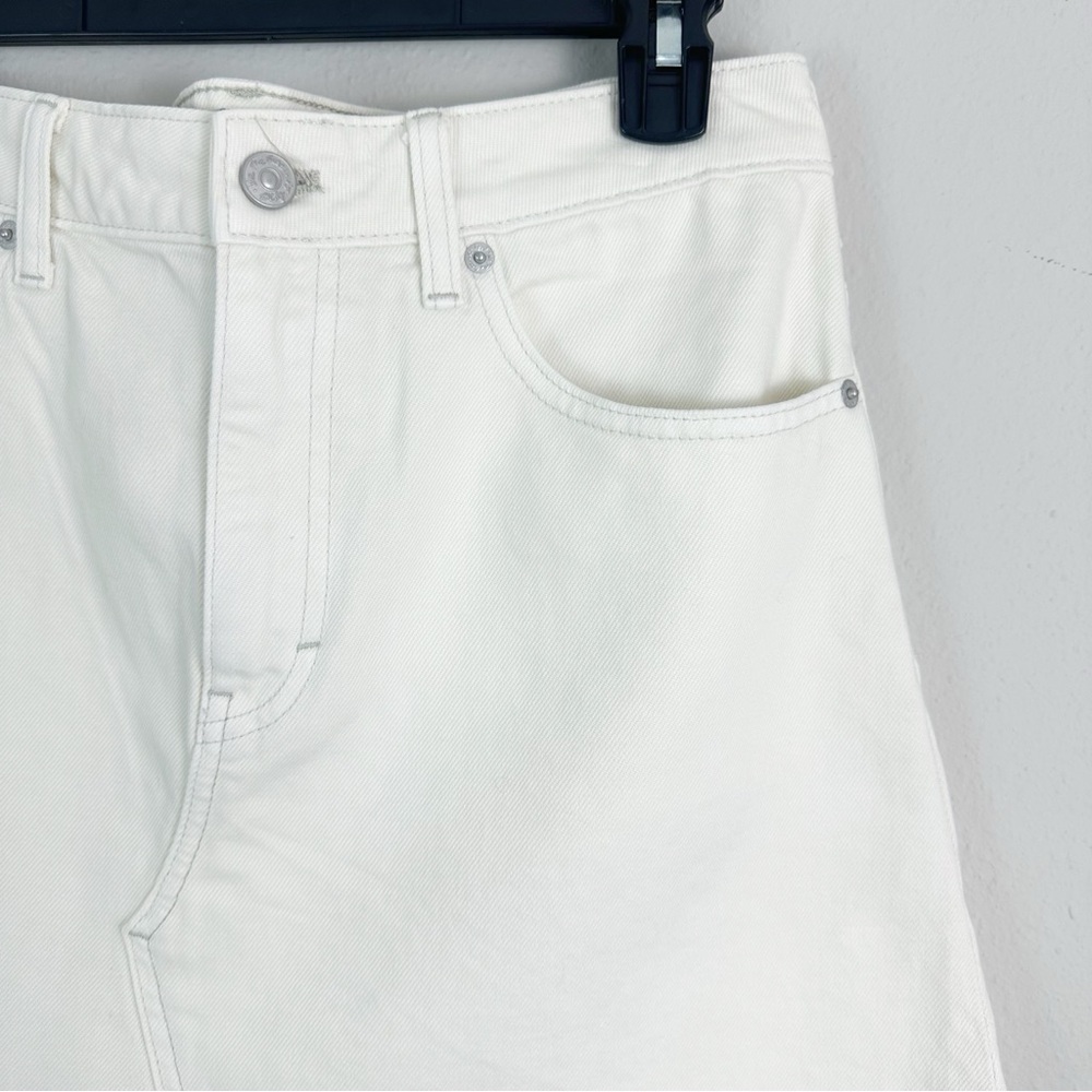 Free People Bailey Denim Mini Size 29 White Cotton 5-Pocket Curved Frayed Hem - Picture 2 of 9